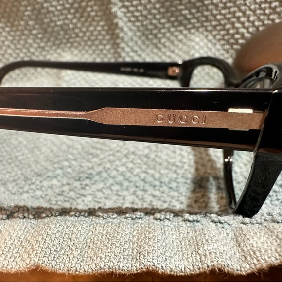 GUCCI black rimmed women’s eye glasses. Come with case & cleaning cloth. - Picture 2 of 5
